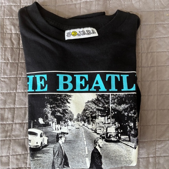Sojara Beatles vintage Black abbey road tee with Sequin sleeves never w orig 175 - Picture 2 of 7